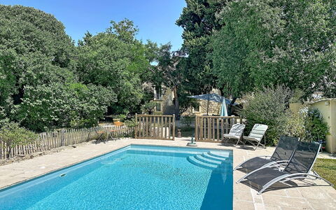 Villa Piscine - Aigues-Vives: Zone Résidentielle, Appartement, Biens, Recours, Manoir, Balcon, Villa, Piscine