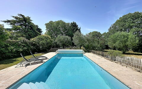 Villa Piscine - Aigues-Vives: Zone Résidentielle, Appartement, Biens, Recours, Manoir, Balcon, Villa, Piscine