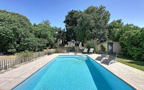 Villa Piscine - Aigues-Vives: Zone Résidentielle, Appartement, Biens, Recours, Manoir, Balcon, Villa, Piscine