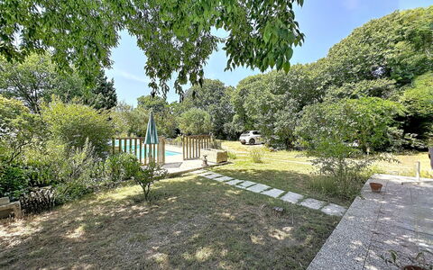 Villa Piscine - Aigues-Vives: Zone Résidentielle, Appartement, Biens, Recours, Manoir, Balcon, Villa, Piscine