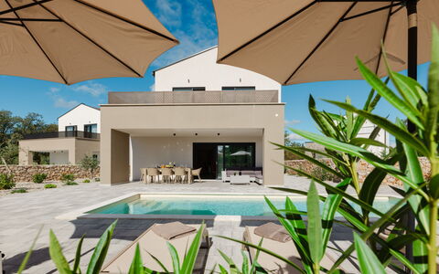 Delight: Zone Résidentielle, Appartement, Biens, Recours, Manoir, Balcon, Villa, Piscine