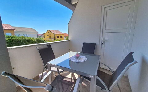 Pag Povljana 200: Zone Résidentielle, Appartement, Biens, Recours, Manoir, Balcon, Villa, Piscine