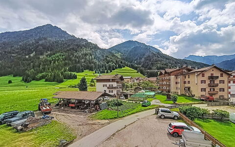 Edelweiss: Meubles, Design Intérieur, Sol, Sol, Parquet, Bois, Chaise, Plafond, Table Cuisine Et Salle A Manger, Table