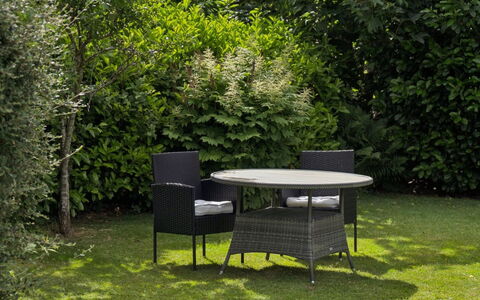 Naninja - 680M from the Sea: Meubles, Mobilier De Jardin, Chaise, Jardin, Ombre, Tableau De Plein Air, Arrière-Cour, Pelouse, Cour