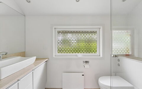 Naninja - 680M from the Sea: Design Intérieur, Mur, Sol, Salle De Bains, Luminaire Plomberie, Sol, Plafond, Baignoire, Plomberie, Domicile