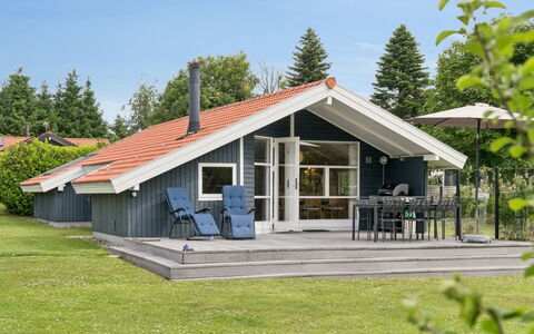 Naninja - 680M from the Sea: Domicile, Chalet, Biens, Ombre, Recours, Batiments Jardin, Siding, Porche, Mobilier De Jardin, Eco Hôtel