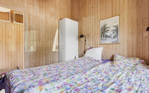 Eerika - 1Km from the Sea: Chambre, Lit, Bois, Drap De Lit, Literie, Design Intérieur, Sol, Sol, Plafond, Linge