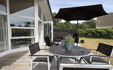 Eerika - 1Km from the Sea: Meubles, Mobilier De Jardin, Chaise, Table, Tableau De Plein Air, Table Cuisine Et Salle A Manger, Porche, Plate-Forme, Ombre, Dur