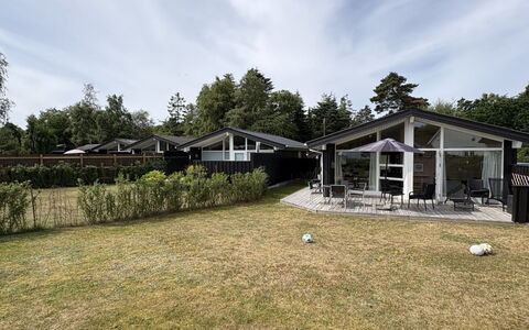 Eerika - 1Km from the Sea: Toit, Domicile, Zone Résidentielle, Maison, Lot Terre, Chalet, Biens, Ombre, Banlieue, Aménagement Paysager