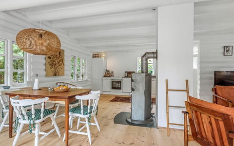 Armund - 50M from the Sea: Meubles, Sol, Design Intérieur, Sol, Parquet, Bois, Plafond, Chaise, Table Cuisine Et Salle A Manger, Salle À Manger