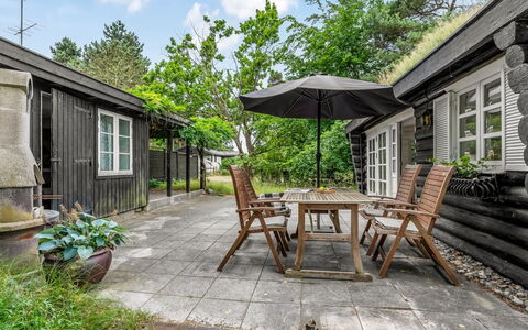 Armund - 50M from the Sea: Bois, Maison, Domicile, Arbuste, Chalet, Toit, Porte, Jardin, Couverture De Sol