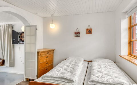 Sinikka - 600M to the Fjord: Lit, Chambre, Mur, Sol, Sol, Design Intérieur, Bois, Meubles, Literie, Plafond