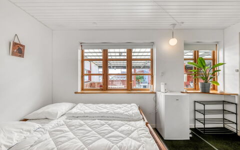 Sinikka - 600M to the Fjord: Mur, Design Intérieur, Sol, Sol, Bois, Chambre, Lit, Plafond, Meubles, Drap De Lit
