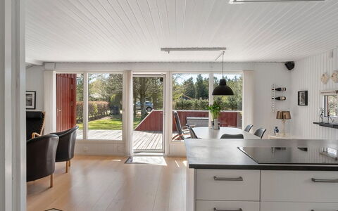 Ulfsten - 2Km from the Sea: Sol, Design Intérieur, Bois, Plafond, Sol, Meubles, Comptoir, Cuisine, Luminaire, Domicile