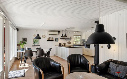 Ulfsten - 2Km from the Sea: Plafond, Design Intérieur, Sol, Meubles, Luminaire, Sol, Domicile, Salon, Parquet, Chaise