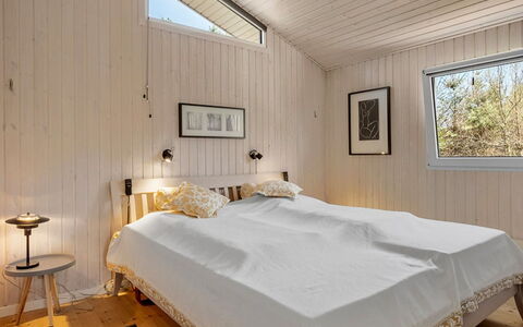 Ulfsten - 2Km from the Sea: Bois, Design Intérieur, Sol, Chambre, Plafond, Sol, Lit, Pièce, Meubles, Drap De Lit