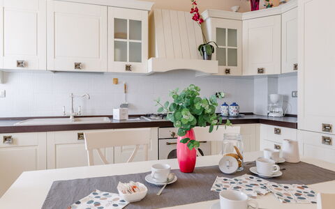 Sweet Loreto: Meubles, Cuisine, Design Intérieur, Cabinetry, Comptoir, Bois, Vaisselle, Appareil De Cuisine, Sol, Domicile