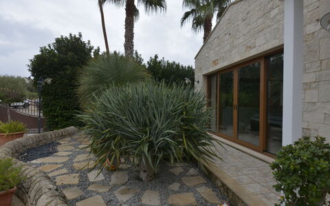 Villa Monaco: Arbuste, Jardin, Dalle, Aménagement Paysager, Ombre, Béton, Pavé, Cour