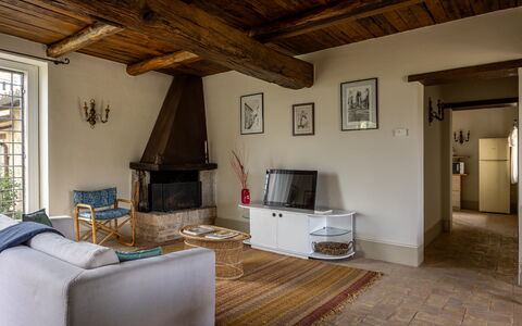 Il Casale al Colle: Meubles, Sol, Design Intérieur, Mur, Sol, Bois, Plafond, Pièce, Salon, Parquet