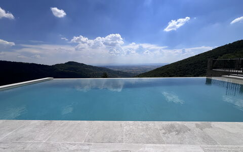 Villa Maddalena alla Guglielmesca: Piscine, Composite, Chaîne De Montagnes, Dalle, Tuile, Crête