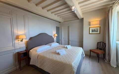 Villa Maddalena alla Guglielmesca: Chambre, Meubles, Drap De Lit, Literie, Lit, Cadre De Lit, Linge, Matelas, Lampe, Hôtel