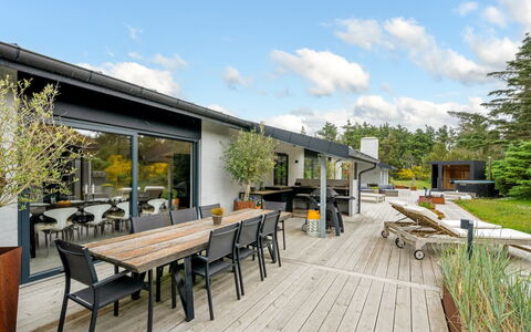 Nitis - 300M to the Fjord: Domicile, Lot Terre, Meubles, Ombre, Chaise, Mobilier De Jardin, Jardin, Biens, Aménagement Paysager, Tableau De Plein Air