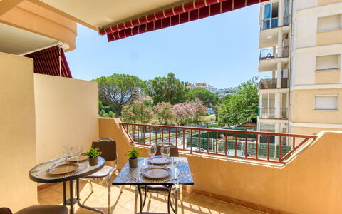 Nice: Appartement, Architecture, Zone Résidentielle, Condominium, Composite, Design Urbain, Balcon, Usage Mixte, Ombre