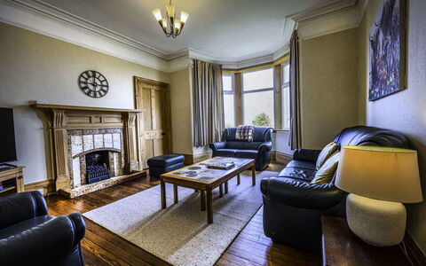 Lossiemouth Manor: Appartement, Architecture, Zone Résidentielle, Condominium, Composite, Design Urbain, Balcon, Usage Mixte, Ombre