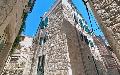 Dalmatica: Appartement, Architecture, Zone Résidentielle, Condominium, Composite, Design Urbain, Balcon, Usage Mixte, Ombre