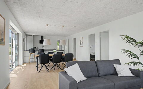 Iolani - 2.2Km from the Sea: Plafond, Sol, Sol, Design Intérieur, Luminaire, Parquet, Dur, Plâtre, Chaise