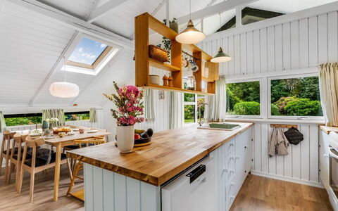 Hege - 1Km to the Fjord: Cuisine, Comptoir, Design Intérieur, Appareil De Cuisine, Meubles, Bois, Plafond, Principaux Appliance, Sol, Cabinetry