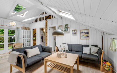 Hege - 1Km to the Fjord: Bois, Design Intérieur, Meubles, Plafond, Sol, Parquet, Sol, Domicile, Canapé, Salon