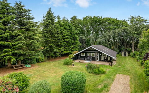Hege - 1Km to the Fjord: Maison, Domicile, Arbuste, Toit, Chalet, Jardin, Biens, Pelouse, Ferme, Aménagement Paysager