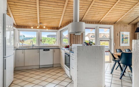 Nis - 75M from the Sea: Cuisine, Bois, Sol, Plafond, Sol, Comptoir, Design Intérieur, Appareil De Cuisine, Cabinetry, Pièce