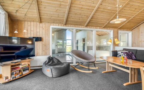 Nis - 75M from the Sea: Sol, Bois, Design Intérieur, Plafond, Sol, Pièce, Parquet, Salon, Dur, Luminaire
