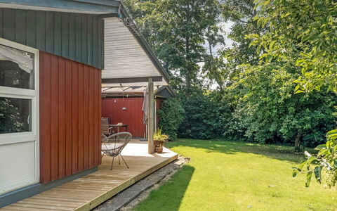 Milo - 200M to the Fjord: Arbuste, Jardin, Chalet, Toit, Domicile, Siding, Lot Terre, Arrière-Cour, Couverture De Sol, Batiments Jardin