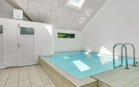 Sonsee - 300M to the Fjord: Plafond, Sol, Piscine, Grenier, Daylighting, Conception, Luminaire Plomberie, Hôtel, Recours, Tuile