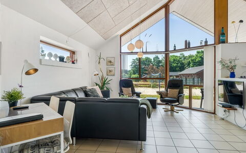 Sonsee - 300M to the Fjord: Design Intérieur, Sol, Meubles, Canapé, Bois, Plafond, Sol, Salon, Pièce, Domicile