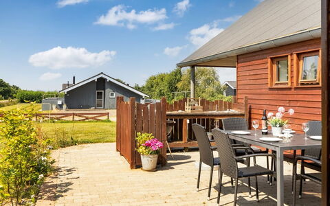 Sonsee - 300M to the Fjord: Chalet, Domicile, Toit, Dur, Plate-Forme, Tache De Bois, Ombre, Batiments Jardin, Porche, Siding