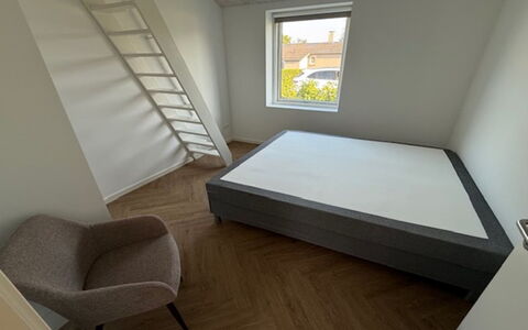 Gundula - 1.3Km from the Sea: Chambre, Bois, Sol, Sol, Cadre De Lit, Literie, Lit, Drap De Lit, Linge