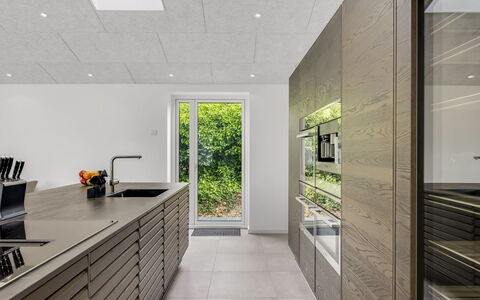 Gundula - 1.3Km from the Sea: Bois, Sol, Cuisine, Plafond, Design Intérieur, Sol, Comptoir, Tuile, Cabinetry