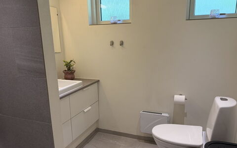 Laris - from the Sea: Siège De Toilette, Sol, Salle De Bains, Luminaire Plomberie, Toilette, Sol, Lavabo, Design Intérieur, Évier, Armoire De Toilette