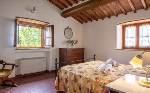 Il Cipresso, Casa Lucia, Cortona: Mur, Meubles, Bois, Lit, Chambre, Design Intérieur, Sol, Pièce, Sol, Domicile