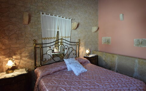 Antica Cascina 191: Mur, Chambre, Meubles, Linge, Lit, Éclairage, Design Intérieur, Drap De Lit, Sol, Literie