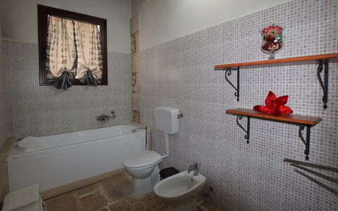 Antica Cascina 191: Luminaire Plomberie, Sol, Salle De Bains, Sol, Évier, Design Intérieur, Lavabo, Robinet, Plomberie, Toilette