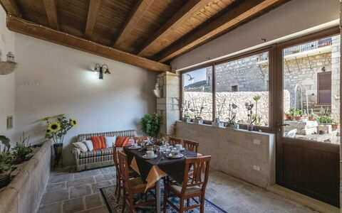 Antica Cascina 191: Mur, Meubles, Sol, Design Intérieur, Sol, Éclairage, Plafond, Pot De Fleur, Plante D'Appartement, Chaise
