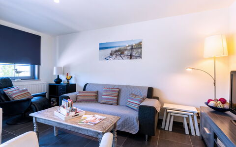 Duinenzicht with Balcony: Meubles, Design Intérieur, Canapé, Plafond, Sol, Appartement, Salon, Sol, Pièce, Domicile