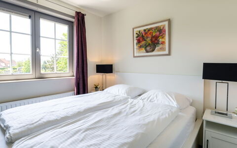 Duinenzicht with Balcony: Lit, Chambre, Design Intérieur, Meubles, Drap De Lit, Literie, Sol, Sol, Plafond, Pièce