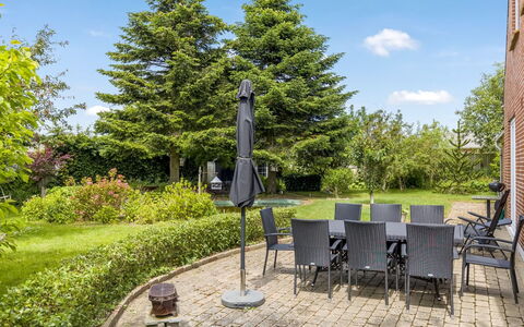 Melba - 13Km from the Sea: Meubles, Arbuste, Jardin, Mobilier De Jardin, Lot Terre, Chaise, Pelouse, Couverture De Sol, Tableau De Plein Air