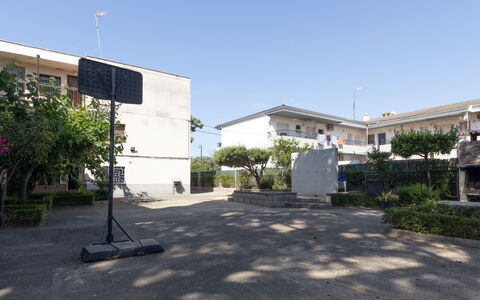 Rosa Dels Vents: Zone Résidentielle, Design Urbain, Ombre, Allée, Cour, Balcon